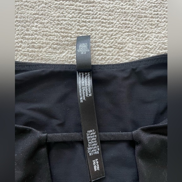 Basic Black Bodysuit Victoria's Secret Sport Keyhole V Neck Thong Small - Picture 4 of 6